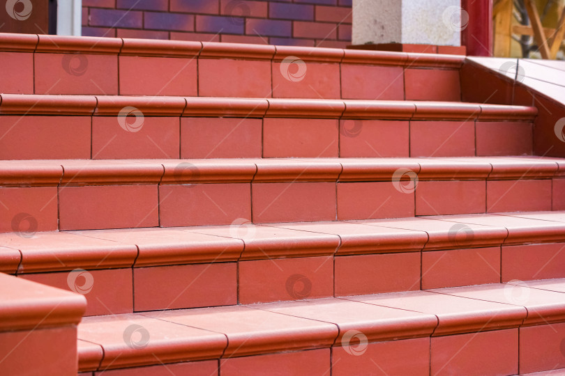 Скачать Крыльцо, выложенное коричневой клинкерной плиткой фотосток Ozero