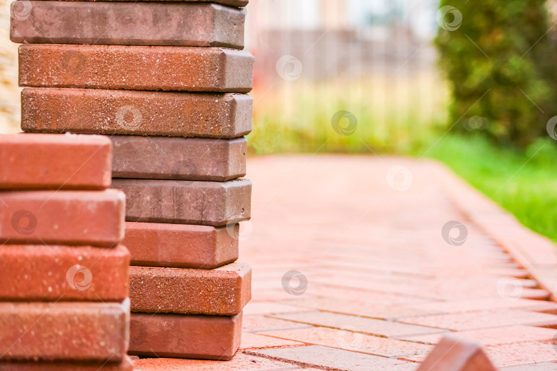 Скачать Клинкерная брусчатка для укладки дорожек в саду фотосток Ozero