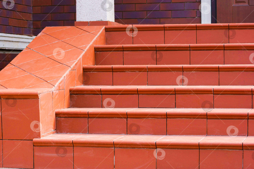 Скачать Крыльцо, выложенное коричневой клинкерной плиткой фотосток Ozero