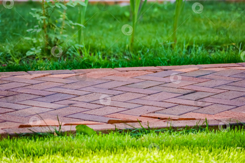 Скачать Клинкерная брусчатка для укладки дорожек в саду фотосток Ozero