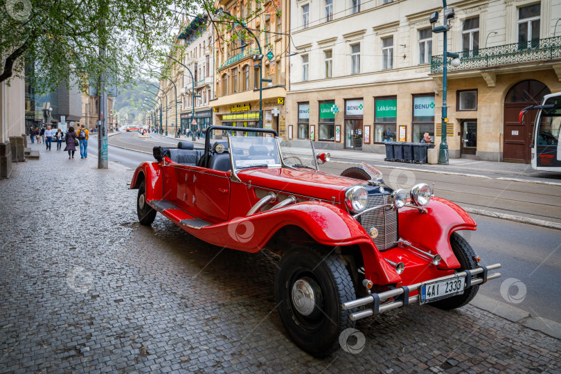 Скачать Чехия, 14 апреля 2018 года, Старинные автомобили для туристических экскурсий фотосток Ozero