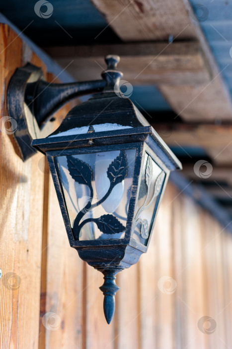 Скачать Роскошный винтажный уличный фонарь из черного металла фотосток Ozero