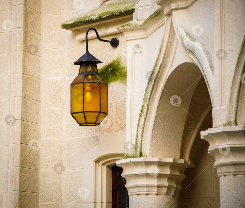 Скачать Роскошный винтажный уличный фонарь из черного металла фотосток Ozero