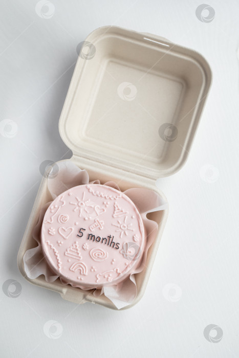 Скачать Домашний детский торт - 5 месяцев фотосток Ozero