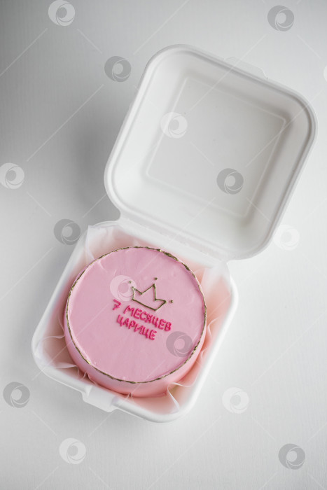 Скачать Домашний детский торт - Надпись на русском языке - 7 месяцев королеве фотосток Ozero