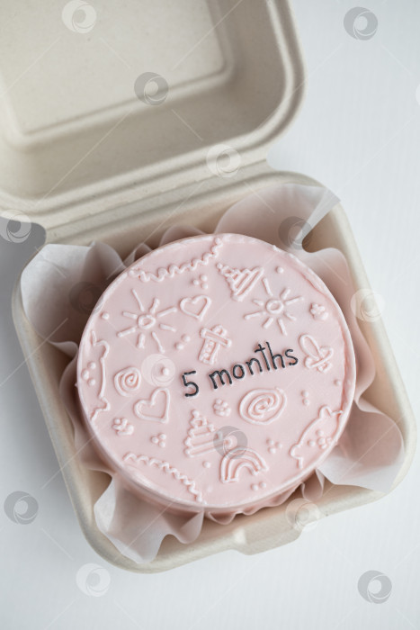 Скачать Домашний детский торт - 5 месяцев фотосток Ozero