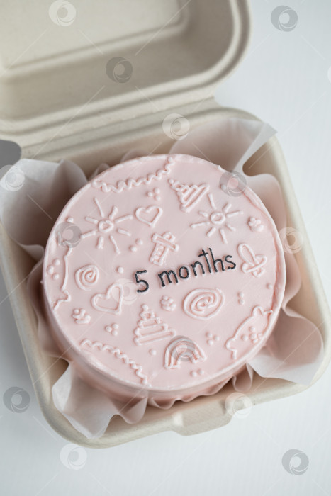 Скачать Домашний детский торт - 5 месяцев фотосток Ozero