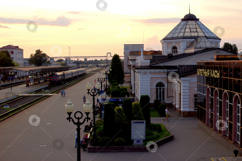 Скачать Вечерний вокзал фотосток Ozero