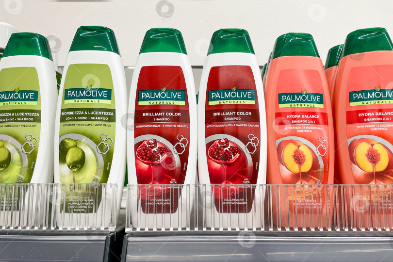 Скачать Бар, Черногория, 2 октября 2025 года, магазин косметики Palmolive в супермаркете гелей для душа фотосток Ozero