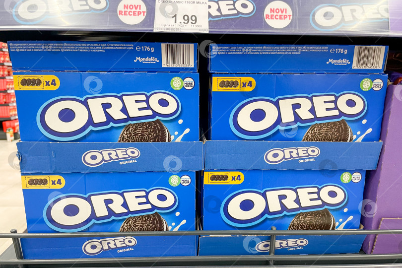 Скачать Бар, Черногория, 17 октября 2025 года, печенье Oreo, сладости и закуски в супермаркете фотосток Ozero