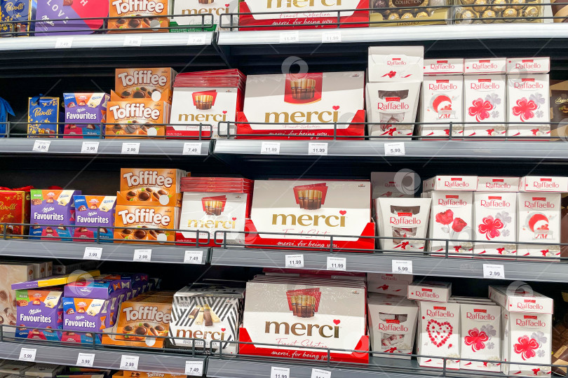 Скачать Бар, Черногория, 25 октября 2025 года, шоколадные конфеты марки Bonbon в супермаркете фотосток Ozero