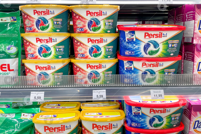 Скачать Бар, Черногория, 2 октября 2025 года, супермаркет стиральных порошков Persil фотосток Ozero