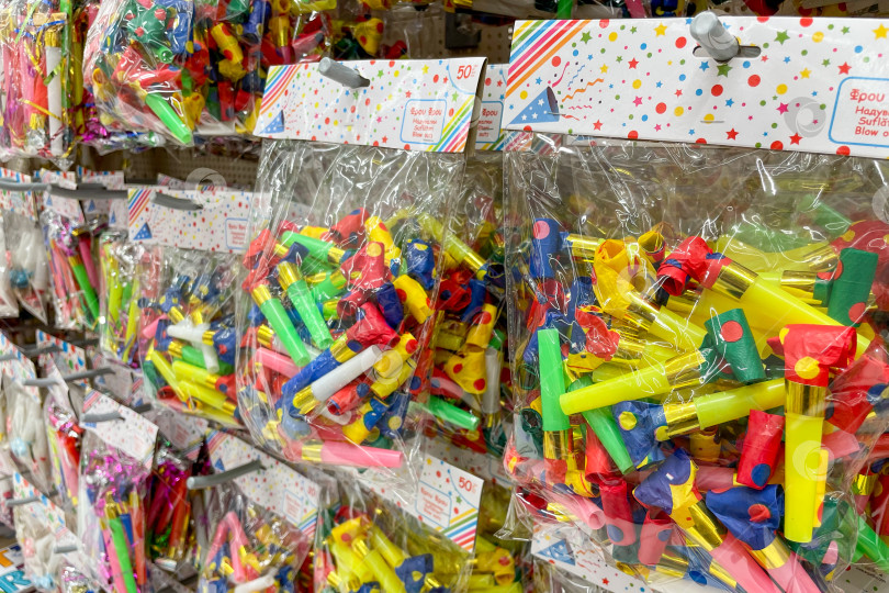 Скачать Бар, Черногория, 25 октября 2025 года, магазин аксессуаров для вечеринок и дней рождения Happy market фотосток Ozero