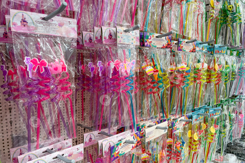 Скачать Бар, Черногория, 25 октября 2025 года, магазин аксессуаров для вечеринок и дней рождения Happy market фотосток Ozero