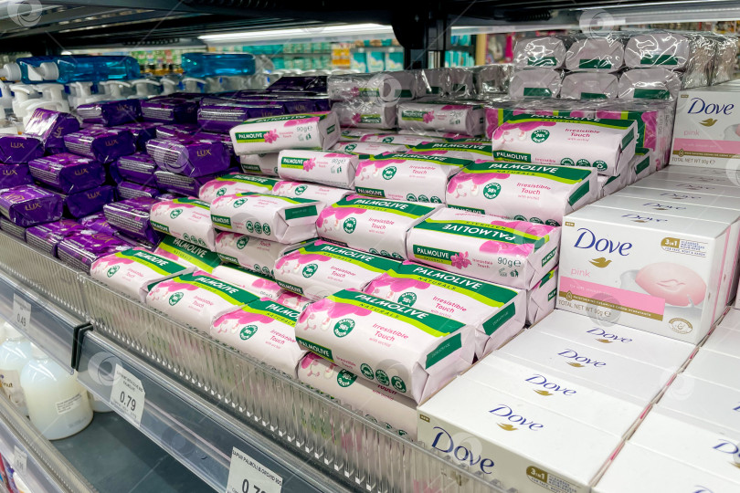 Скачать Бар, Черногория, 2 октября 2025 года, супермаркет различных видов мыла и косметики фотосток Ozero