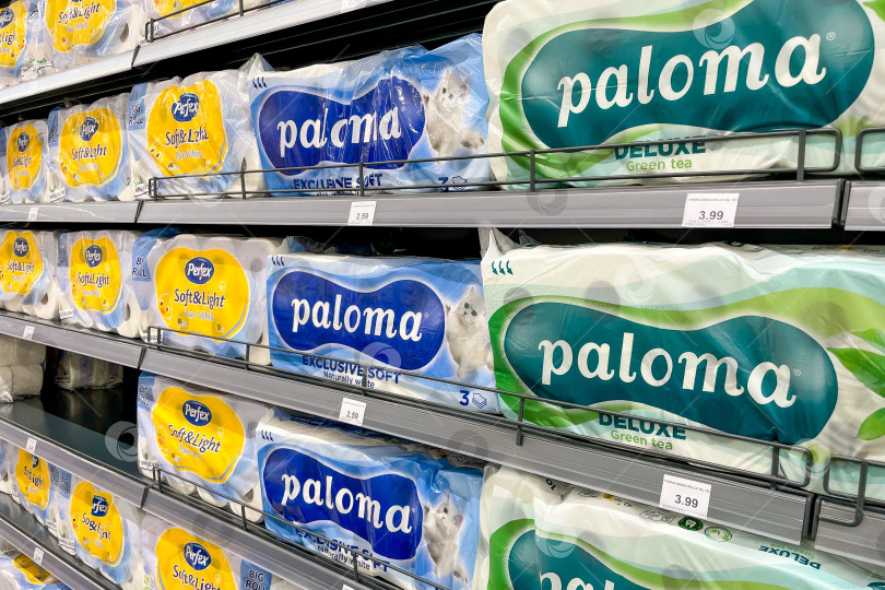 Скачать Бар, Черногория, 2 октября 2025 года, магазин косметики и туалетной бумаги марки Paloma фотосток Ozero