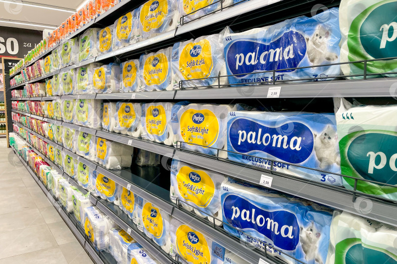 Скачать Бар, Черногория, 2 октября 2025 года, магазин косметики и туалетной бумаги марки Paloma фотосток Ozero