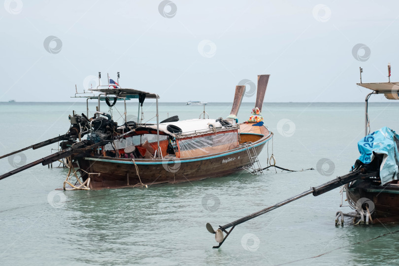 Скачать Красивые прогулочные лодки для туристов фотосток Ozero