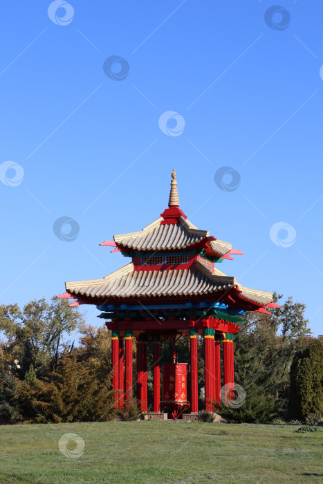 Скачать Пагода с молитвенным барабаном фотосток Ozero