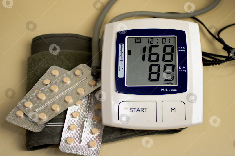 Скачать Тонометр с показаниями АД. фотосток Ozero