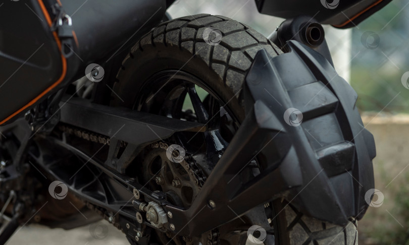 Скачать Заднее колесо мотоцикла фотосток Ozero