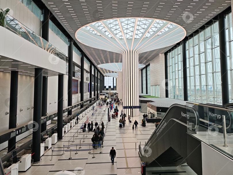 Скачать Аэропорт Толмачёво внутри, ​Международный аэропорт имени А.И. Покрышкина в городе Новосибирск. Аэропорт Толмачево, Международный аэропорт имени Покрышкина в Новосибирске фотосток Ozero