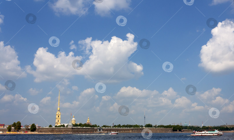 Скачать Петропавловская крепость - первоначальная цитадель Санкт-Петербурга, Россия фотосток Ozero