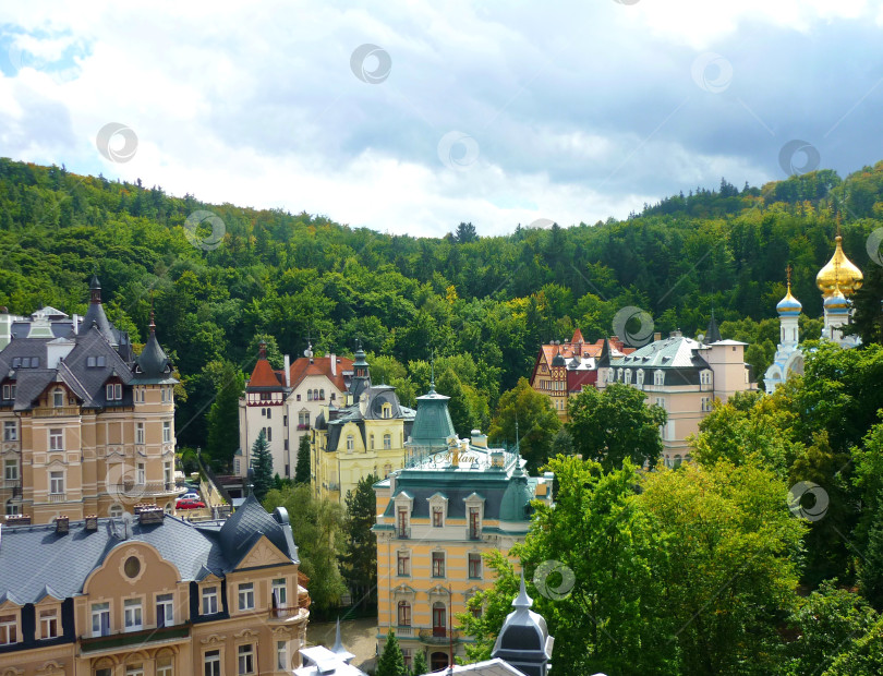 Скачать Вид на город Карловы Вары, Чехия фотосток Ozero