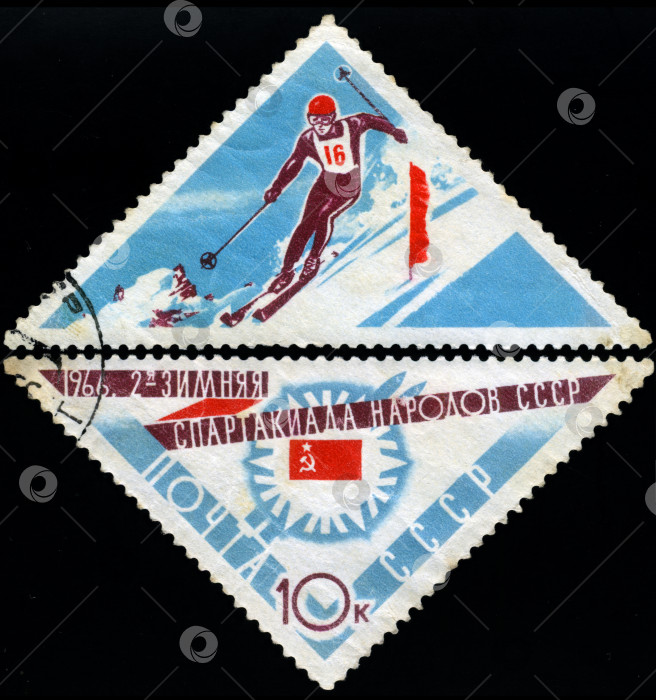 Скачать СССР - ОКОЛО 1966 года: На почтовой марке, напечатанной в СССР, изображен слалом, посвященный Зимним играм народов СССР, серия, около 1966 года фотосток Ozero