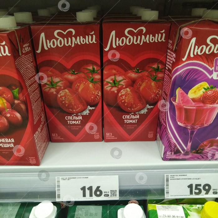 Скачать Отдел сока в магазине "Пятёрочка". фотосток Ozero