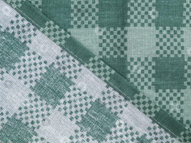 Скачать хлопчатобумажная простыня и пододеяльник из ткани в зеленую клетку фотосток Ozero