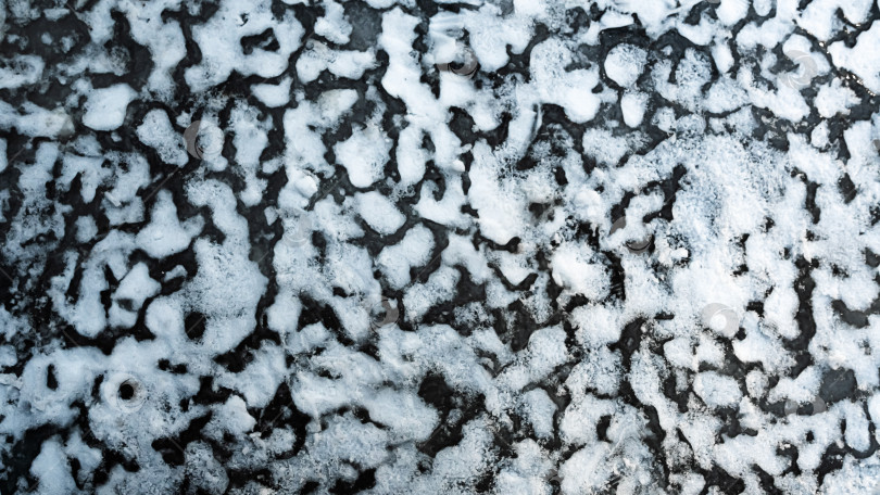 Скачать Голубой лед с белым снегом, зимнее время, текстура, фон. Края размыты. фотосток Ozero