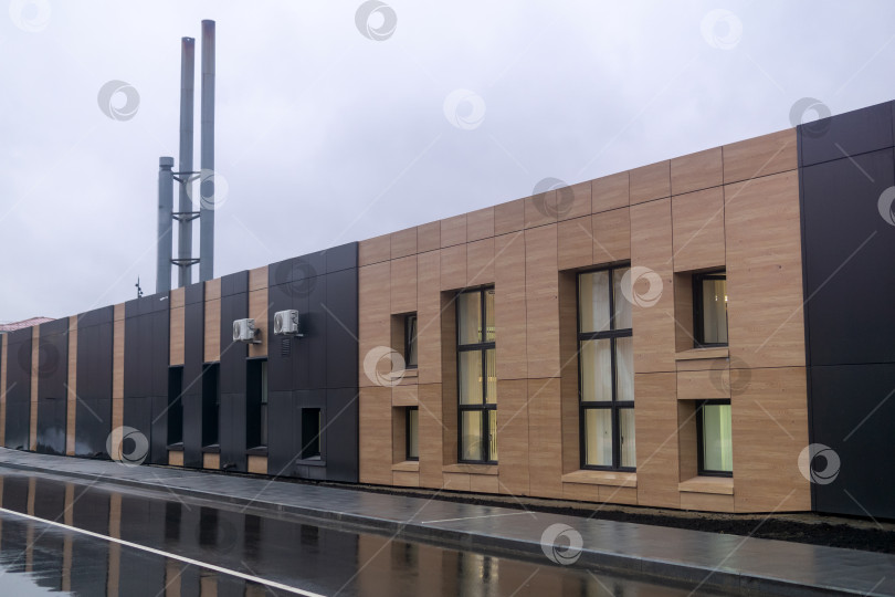 Скачать архитектурный фон, современное офисное здание в центре города фотосток Ozero