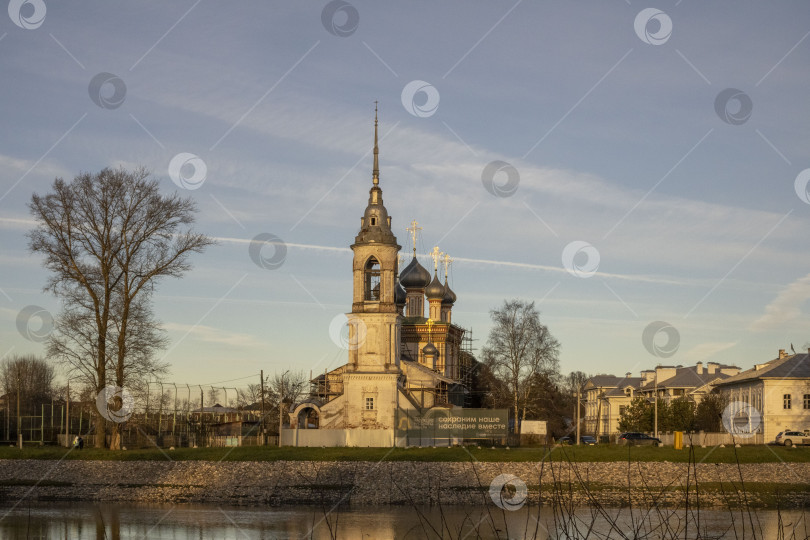 Скачать Церковь Сретения Господня на набережной реки Вологда в городе Вологда. фотосток Ozero