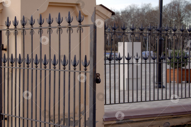 Скачать Металлический забор. фотосток Ozero