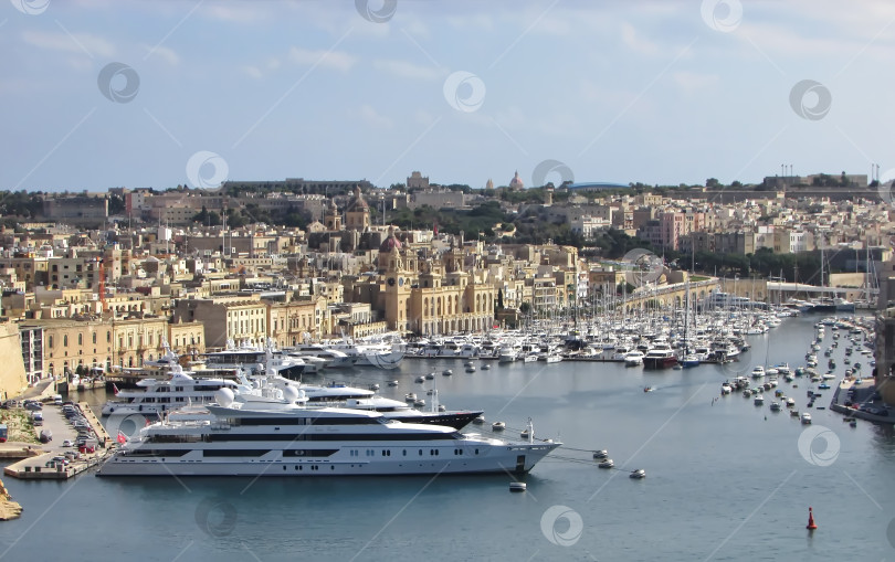 Скачать Порт Биргу фотосток Ozero