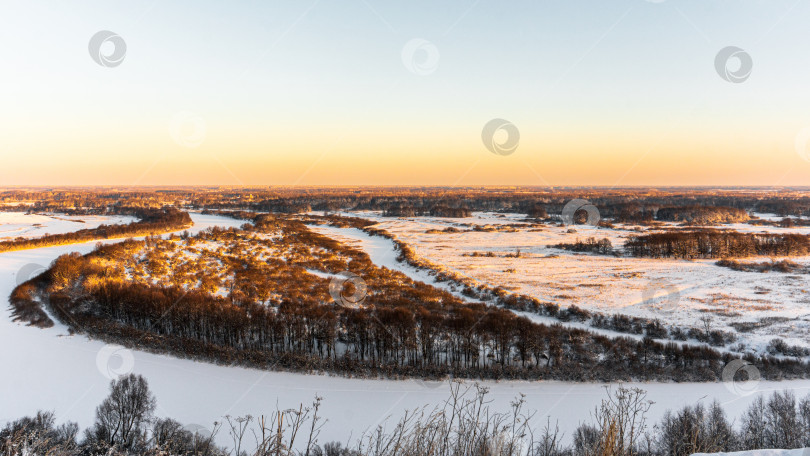 Скачать Корона. Вид с холма. Зимний пейзаж. Река Клязьма. фотосток Ozero