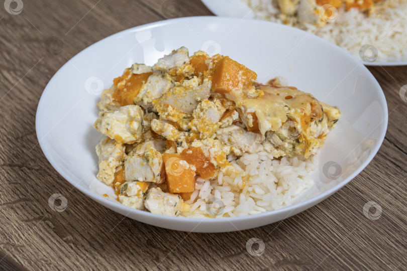 Скачать Домашнее блюдо - Запеканка из курицы и тыквы фотосток Ozero