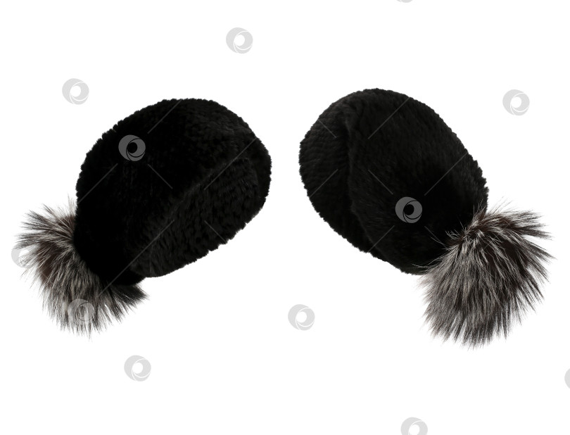 Скачать Черная меховая шапка с декоративным серым помпоном на изолированном белом фоне вид спереди и сзади фотосток Ozero