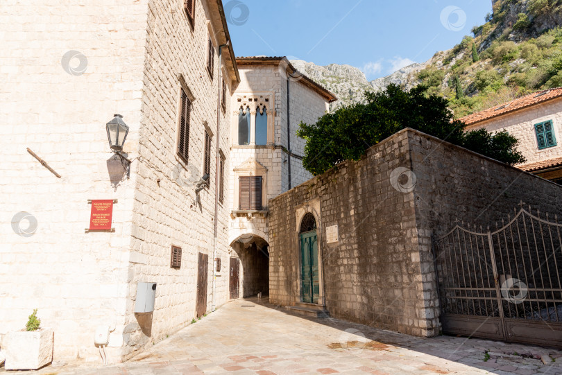 Скачать Котор, Черногория, 26 октября 2025 года, достопримечательность крепости в старой части города фотосток Ozero