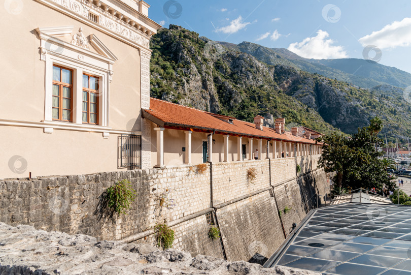 Скачать Котор, Черногория, 26 октября 2025 года, достопримечательность крепости в старой части города фотосток Ozero