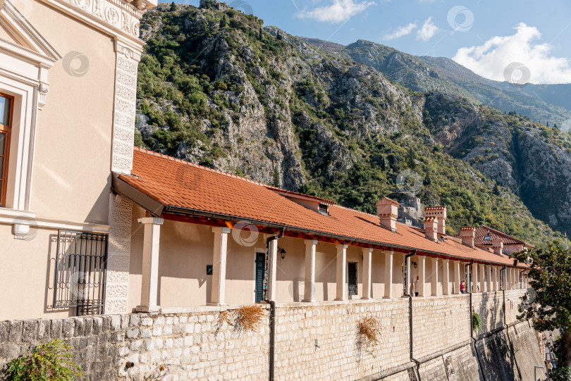 Скачать Котор, Черногория, 26 октября 2025 года, достопримечательность крепости в старой части города фотосток Ozero