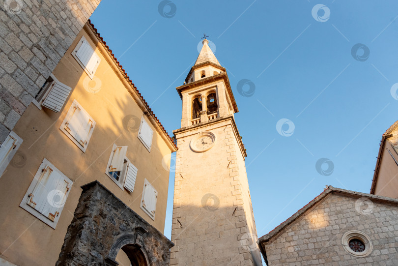 Скачать Крепость в старом городе Будвы, башня из камня, достопримечательное здание, пейзаж Черногории фотосток Ozero