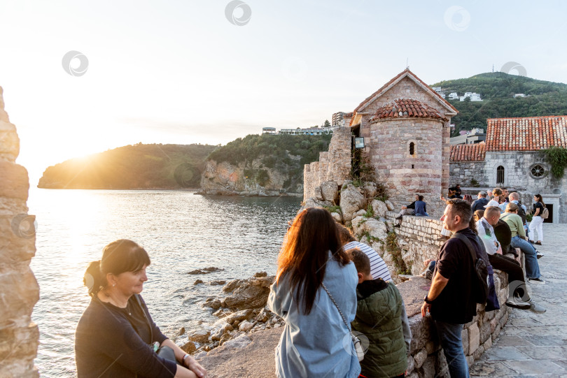 Скачать Будва, Черногория, 2 ноября, Старый город-крепость, каменная башня, достопримечательный пейзаж фотосток Ozero