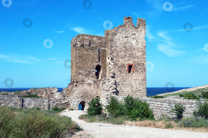 Скачать Руины древней каменной башни  фотосток Ozero