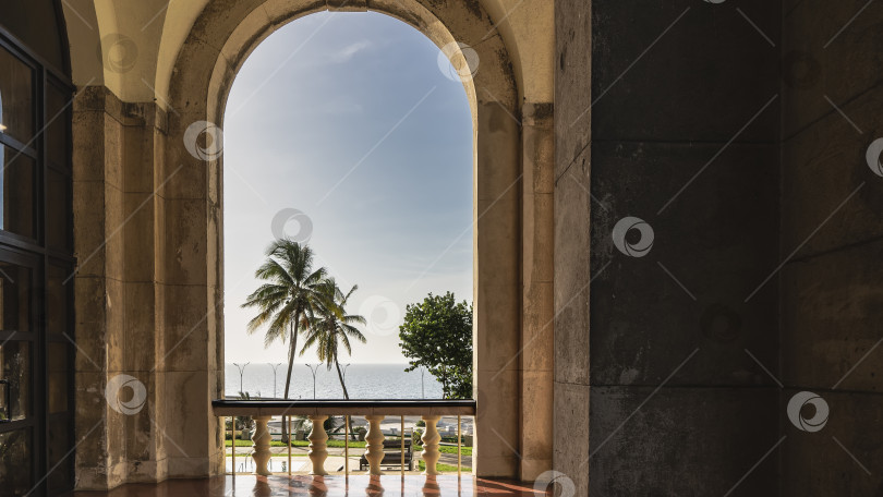 Скачать Арочный проем в стене старого здания. фотосток Ozero