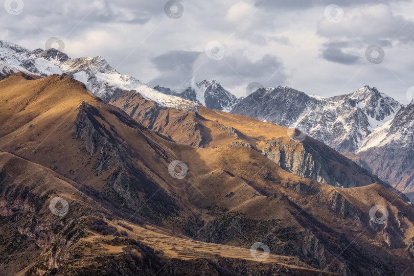 Скачать Осенние горы, природные виды Грузии. фотосток Ozero