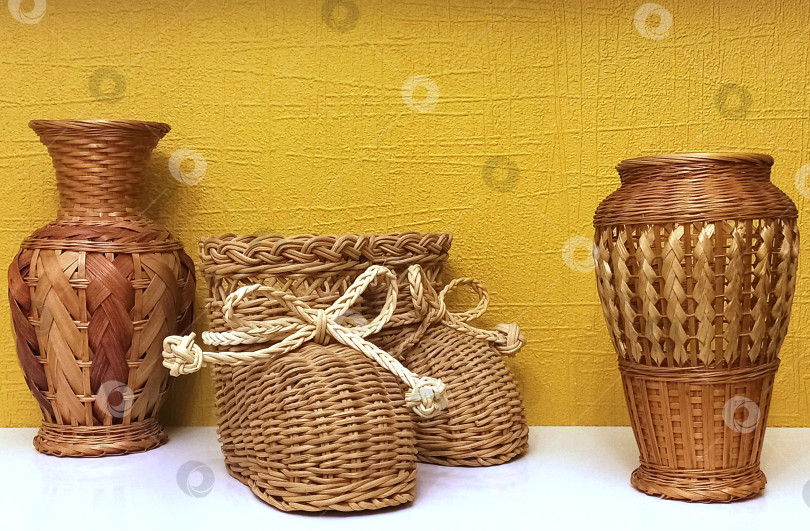 Скачать Предметы, плетенные из соломки, лозы фотосток Ozero