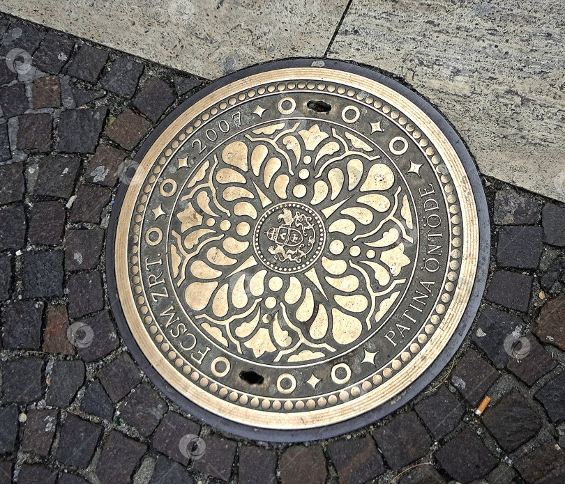 Скачать Крышки люков на улицах Будапешта фотосток Ozero