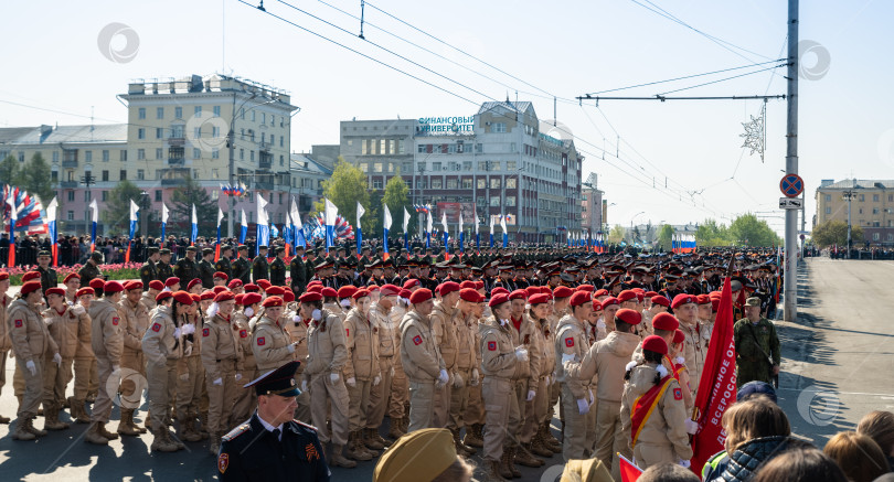 Скачать Построение войск Барнаульского гарнизона на площади Сахарова. фотосток Ozero
